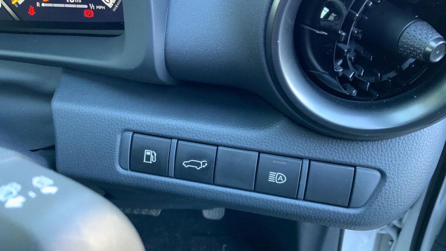 Used Toyota C-HR 2025 for sale - 77268046: Photo 35