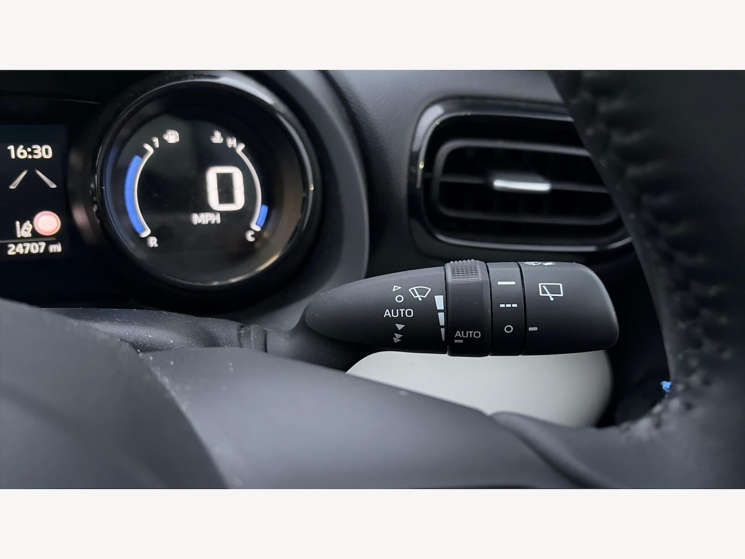 Used Toyota Yaris 2023 for sale - 77144131: Photo 24