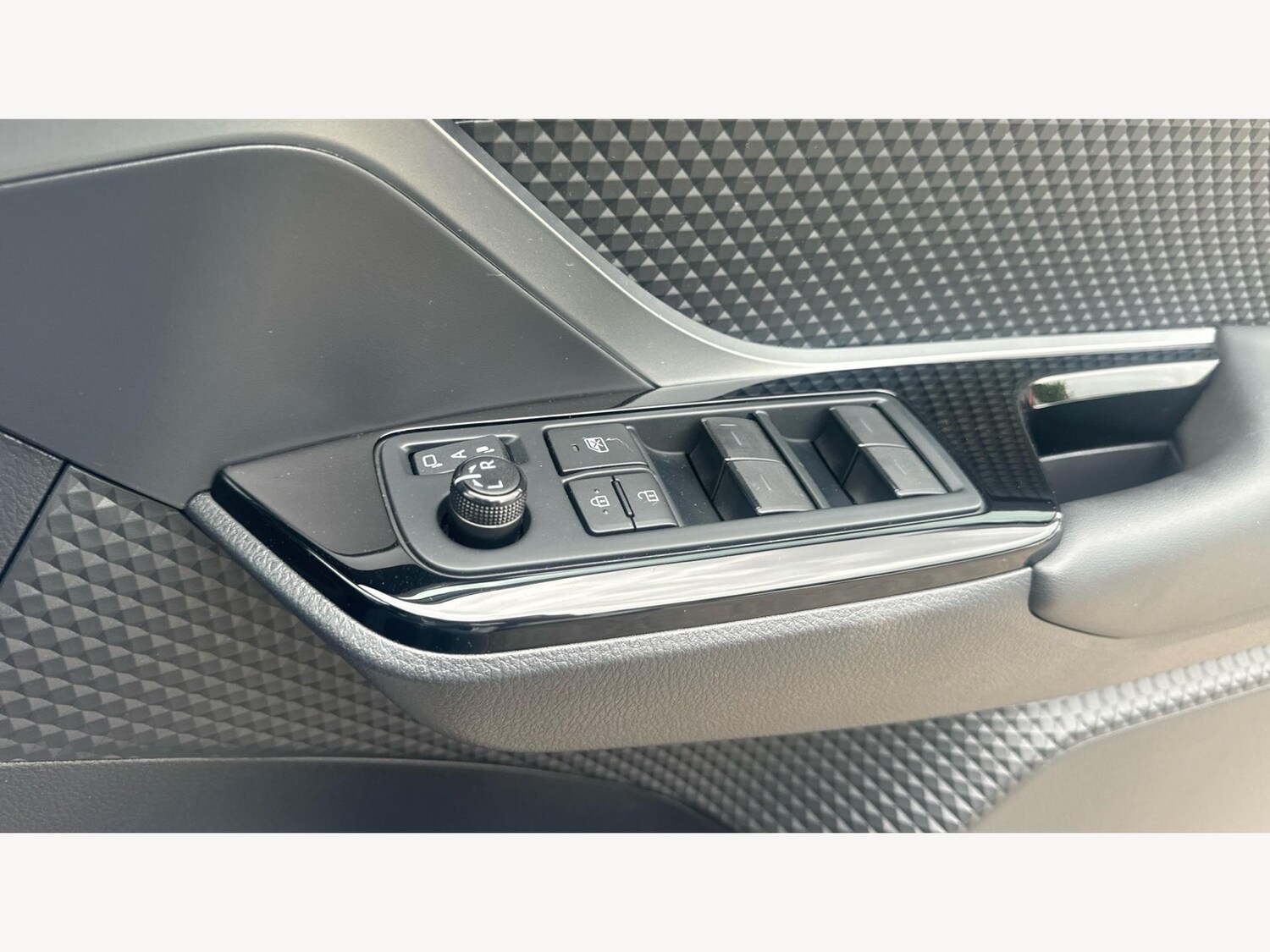 Used Toyota C-HR for sale - 77768346: Photo 30