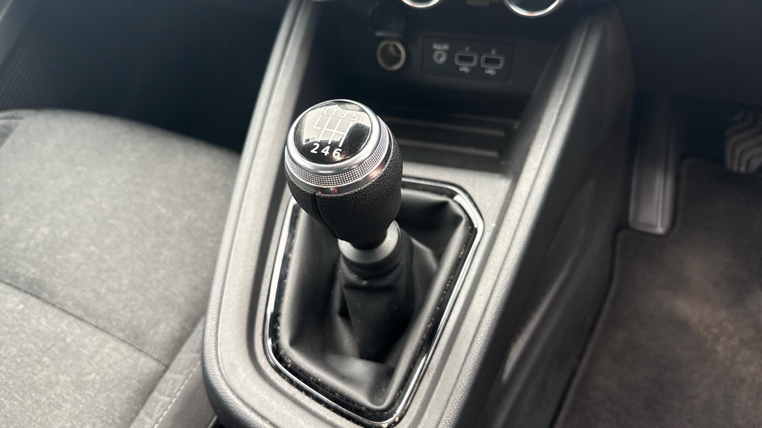 Used Renault Clio for sale - 77825126: Photo 43