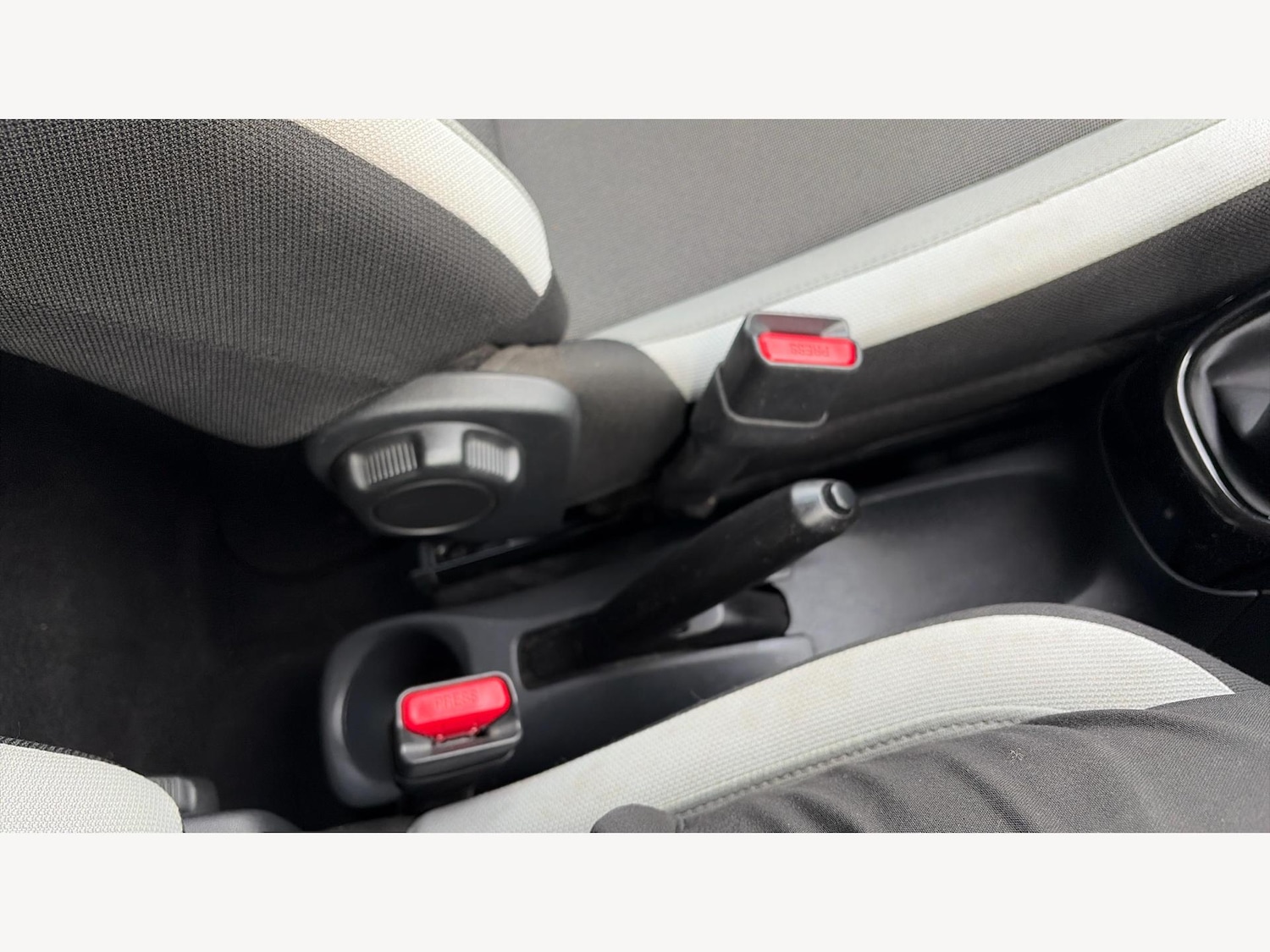 Used Toyota AYGO 2017 for sale - 76425716: Photo 29