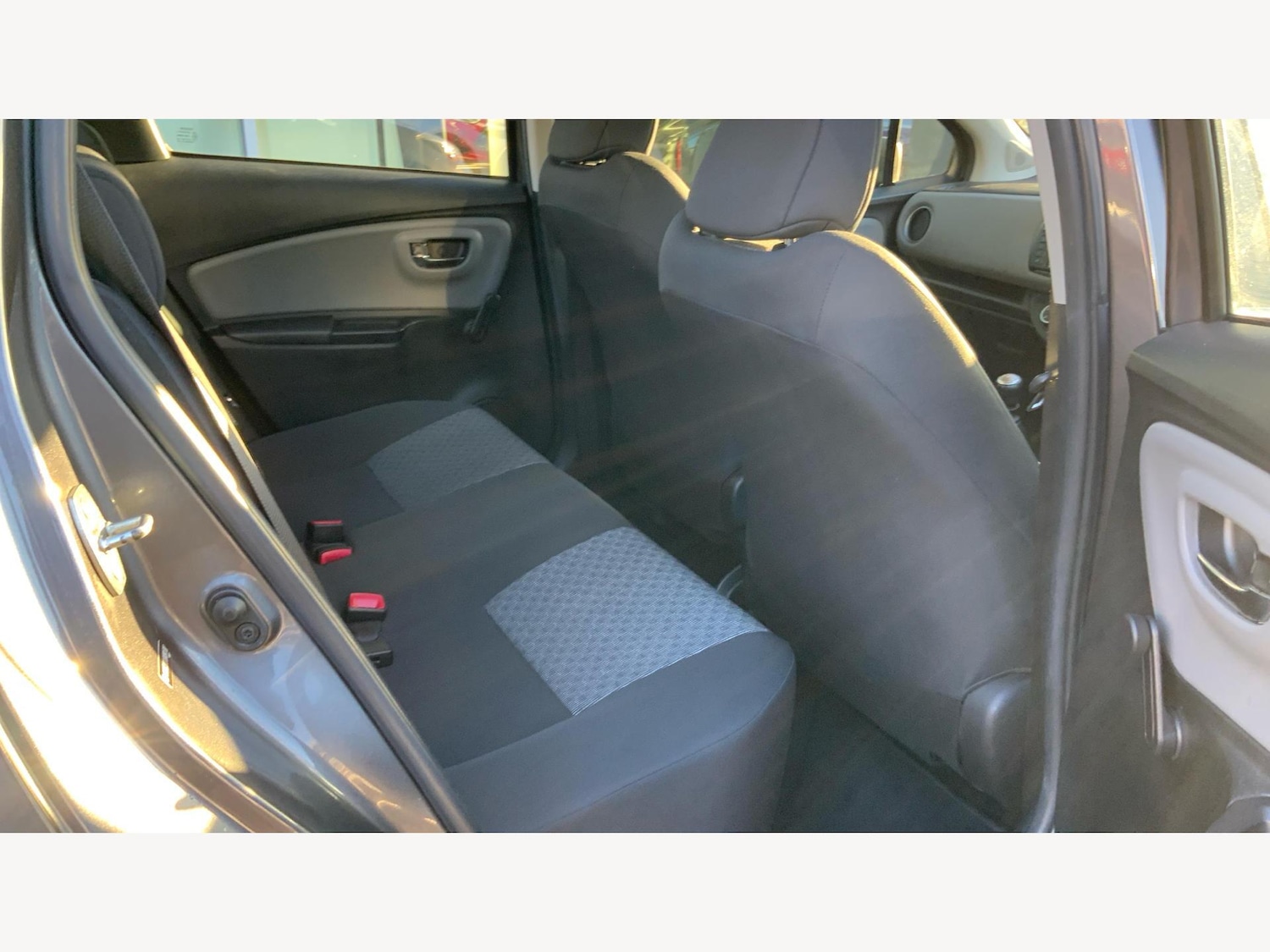 Used Toyota Yaris 2015 for sale - 77144571: Photo 14