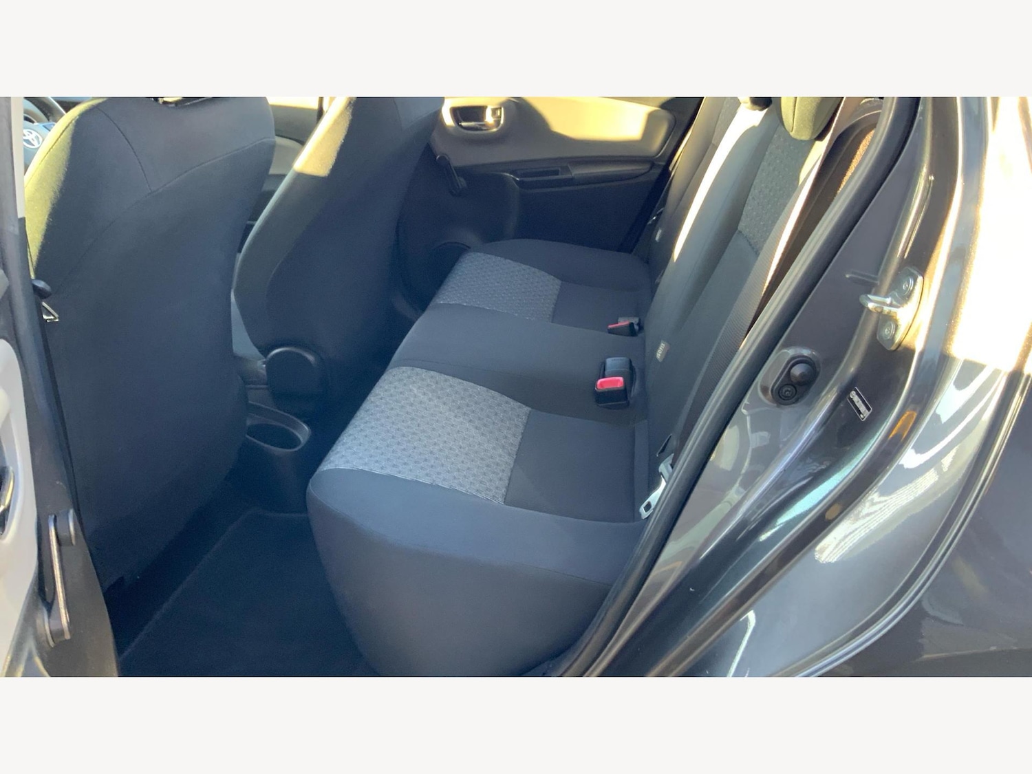 Used Toyota Yaris 2015 for sale - 77144571: Photo 15