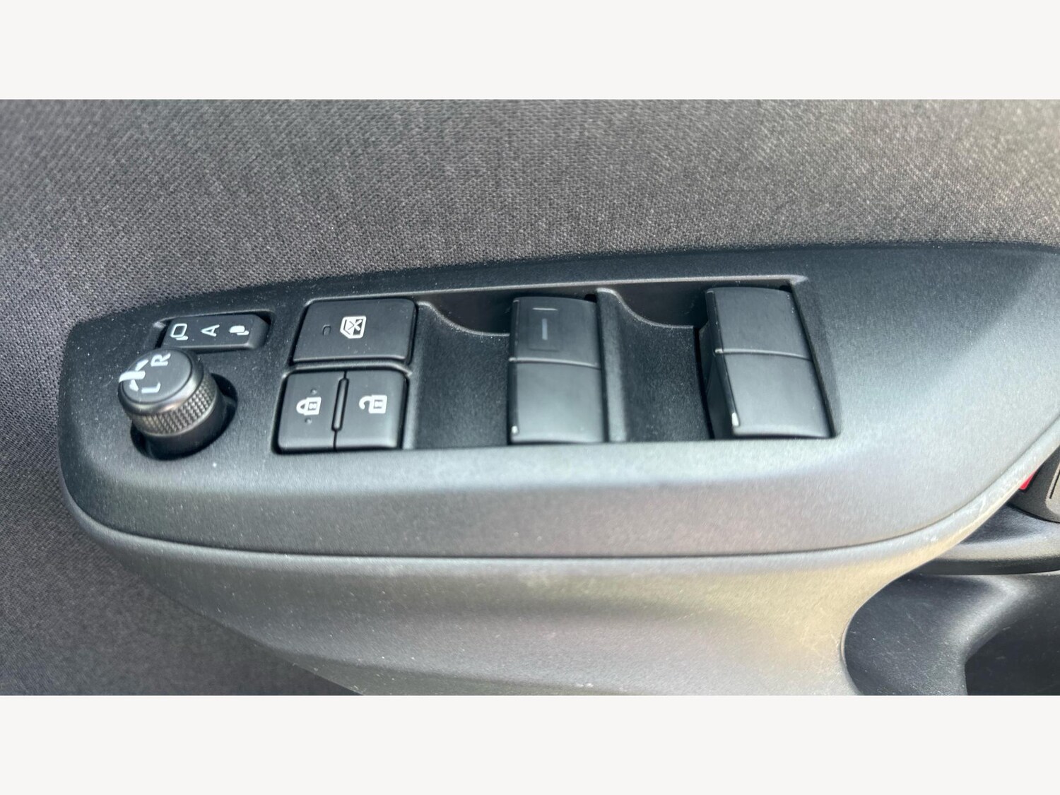 Used Toyota Yaris 2024 for sale - 77060286: Photo 29