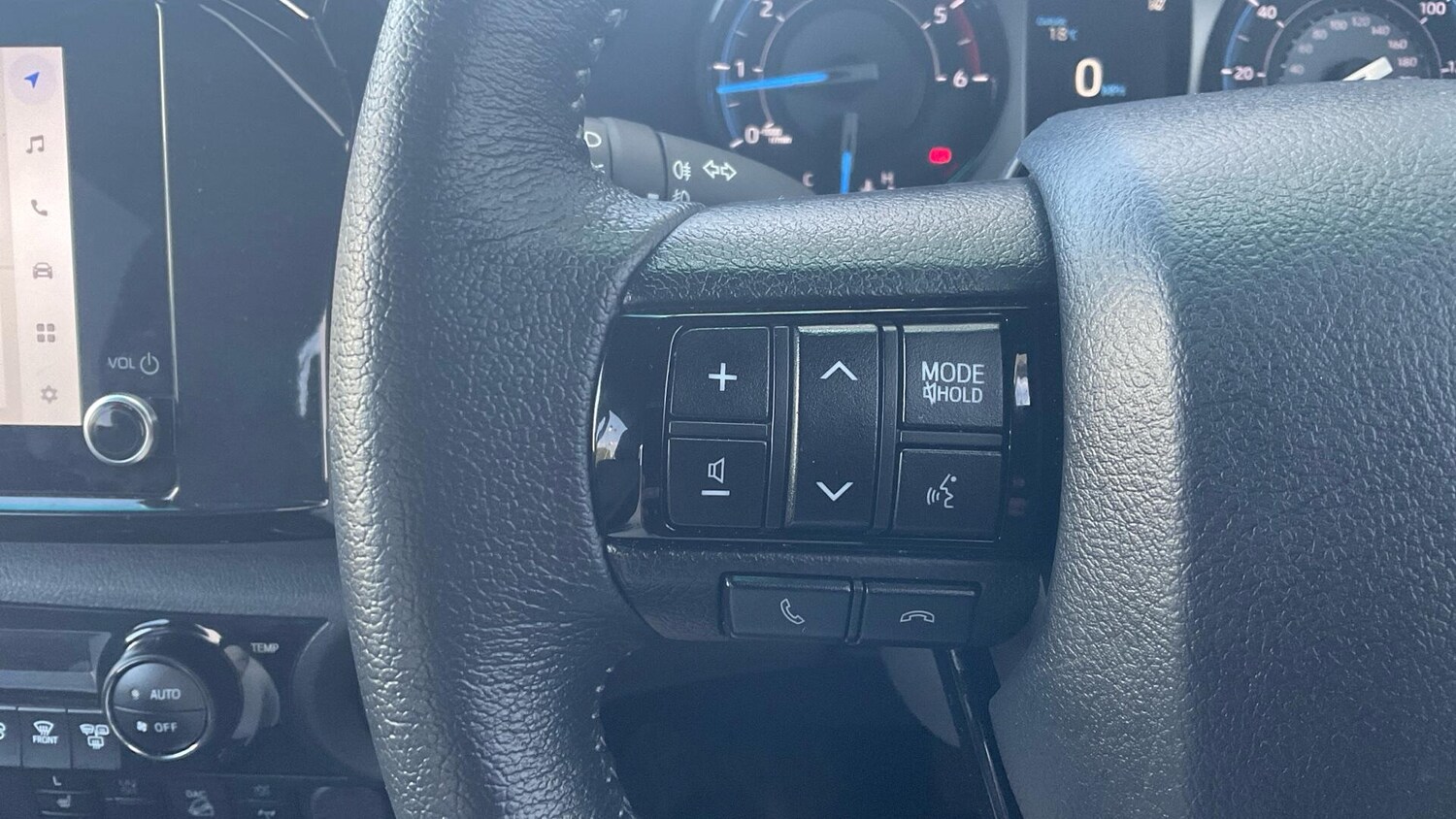 Used Toyota Hilux 2025 for sale - 76472190: Photo 38