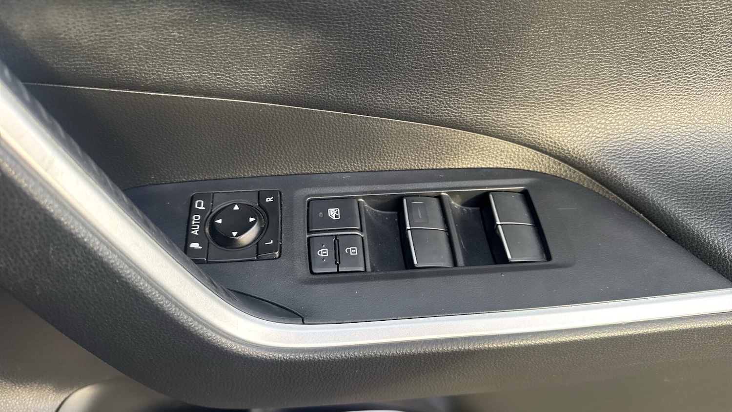 Used Toyota RAV4 2020 for sale - 77143756: Photo 37