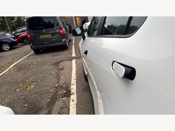 Used Toyota C-HR 2024 for sale - 76259917: Photo 24