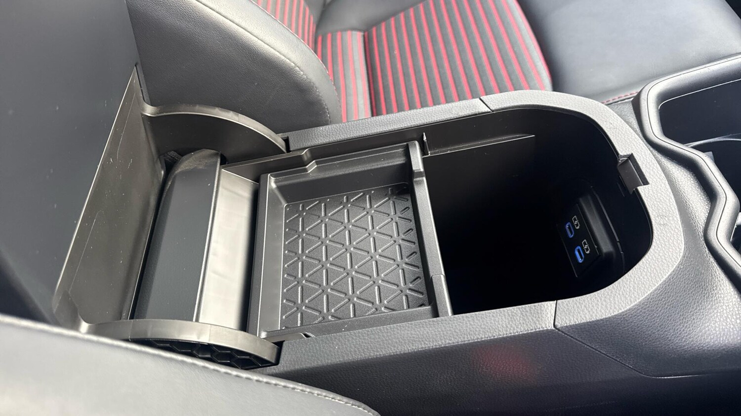 Used Toyota RAV4 2022 for sale - 76801879: Photo 35