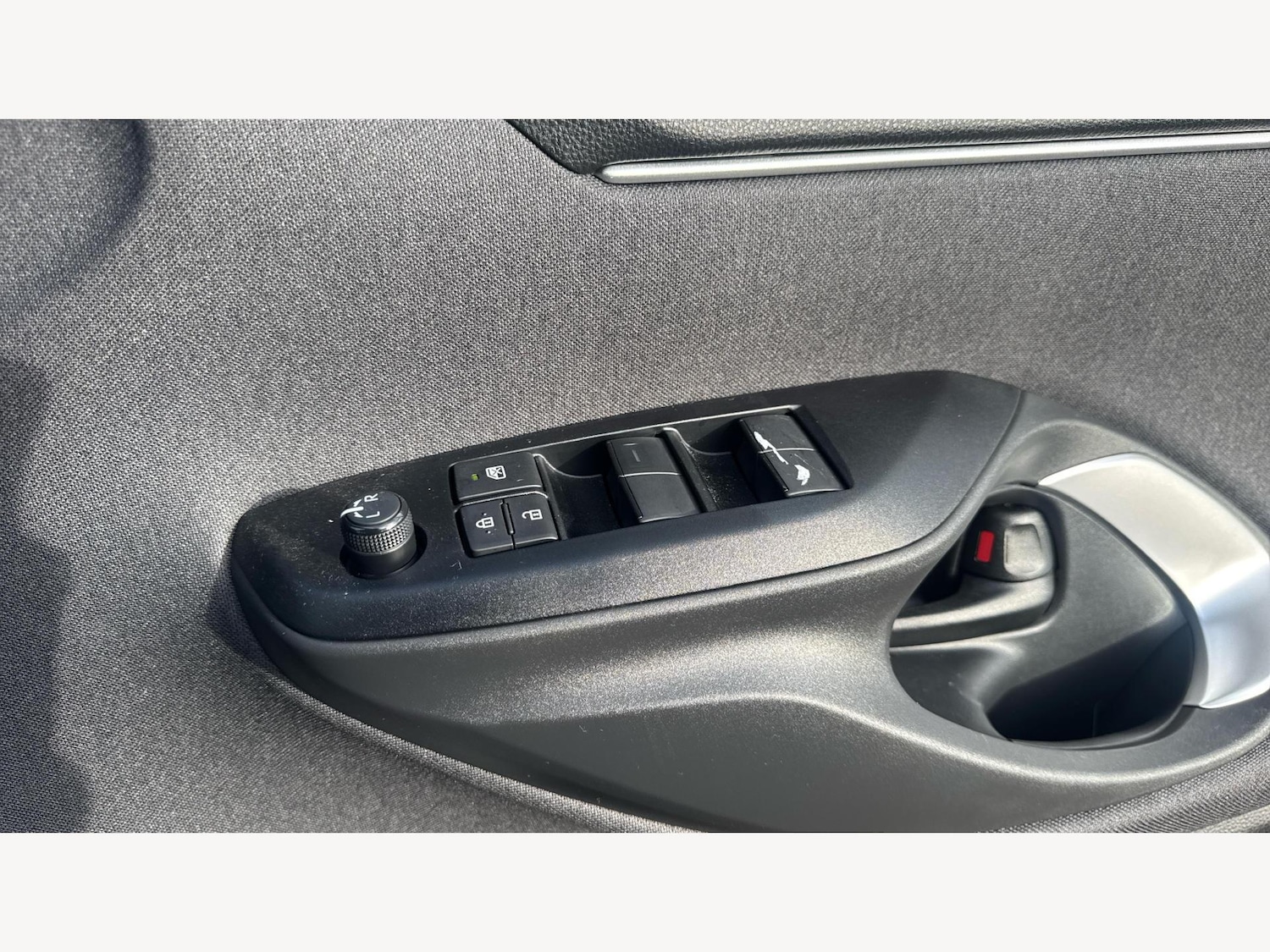 Used Toyota Yaris Cross 2024 for sale - 77143053: Photo 26