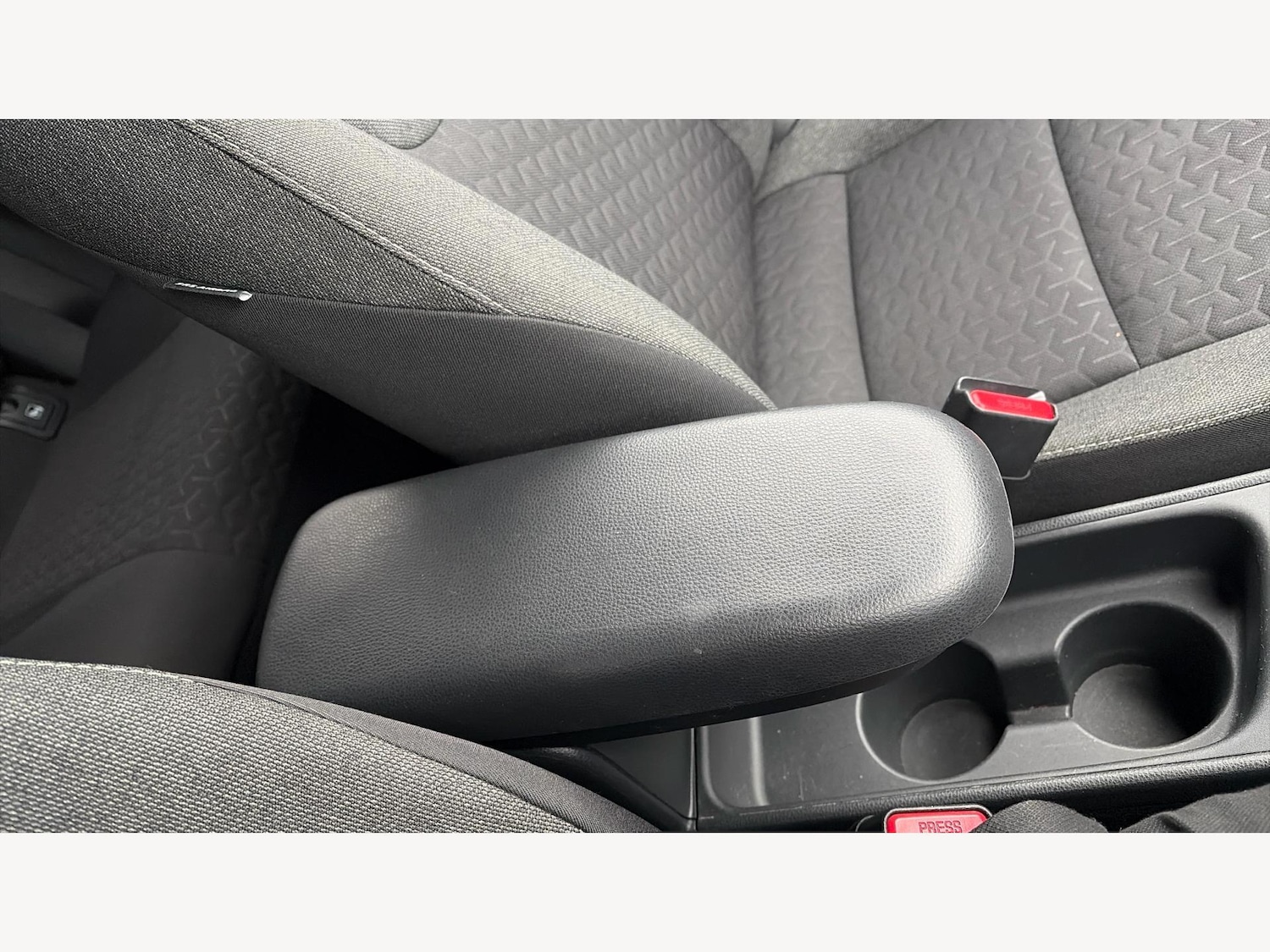 Used Toyota Yaris Cross 2022 for sale - 77456539: Photo 31