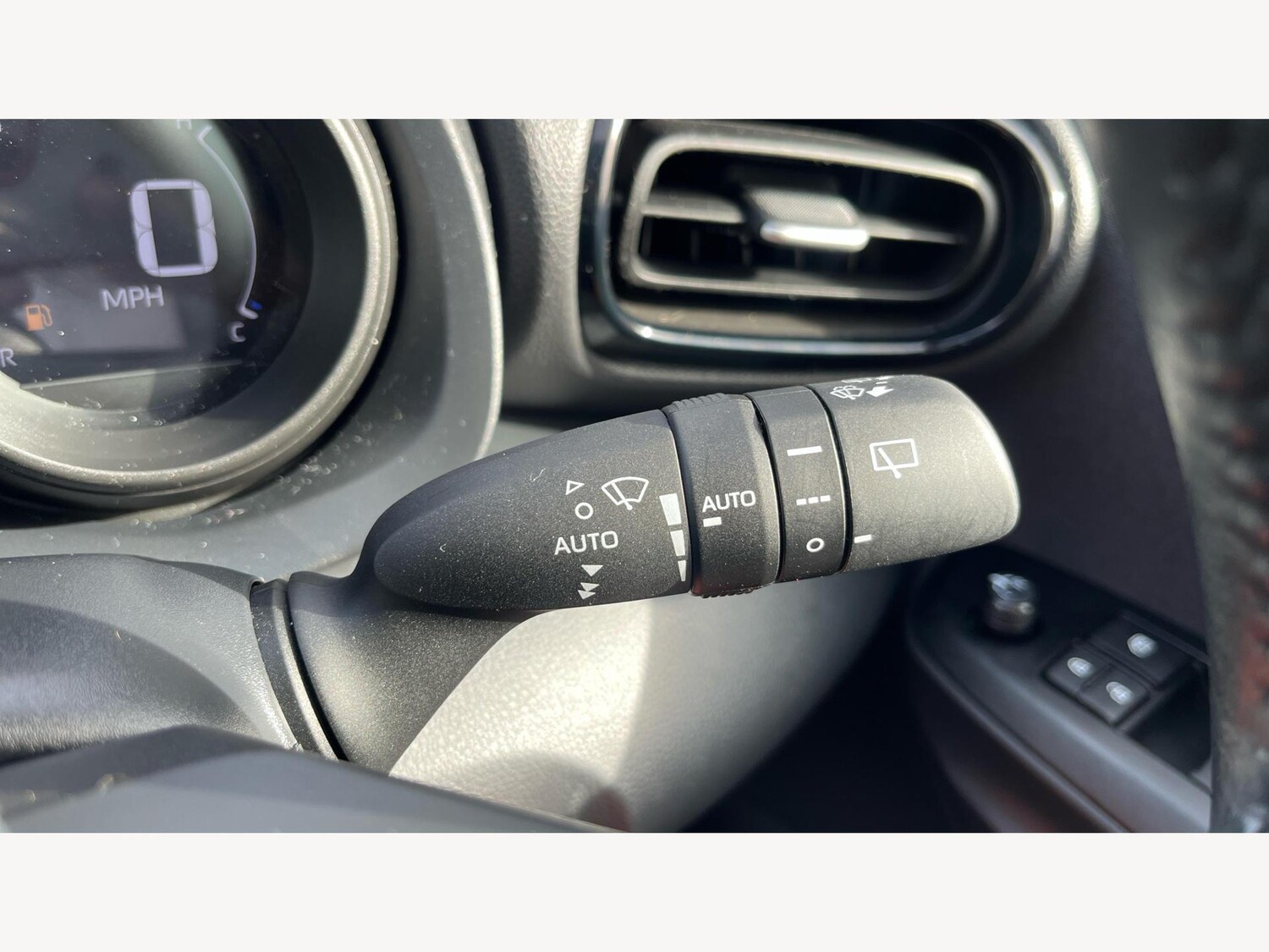 Used Toyota Yaris 2024 for sale - 77073898: Photo 23