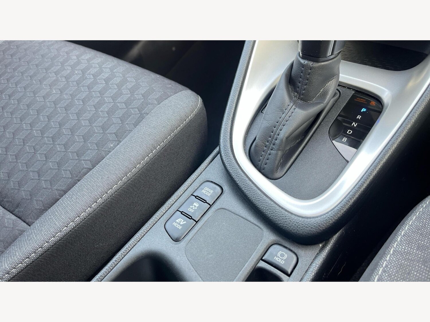 Used Toyota Yaris 2024 for sale - 77073898: Photo 29