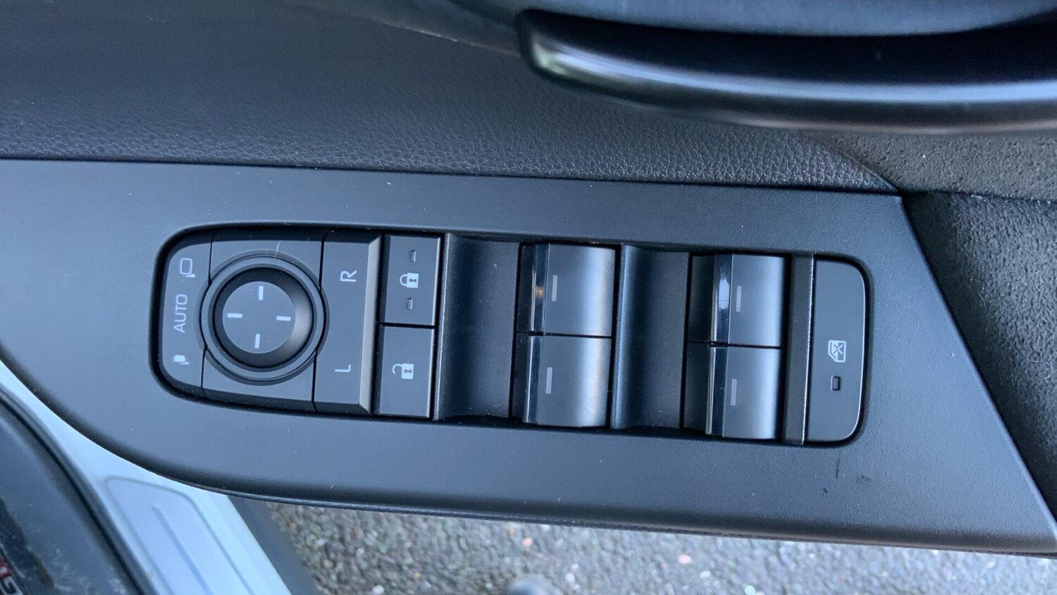 Used Toyota C-HR 2025 for sale - 76976768: Photo 34