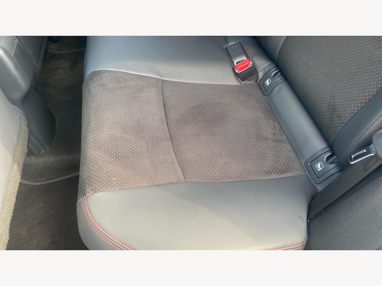 Used Toyota Yaris Cross 2024 for sale - 76424763: Photo 30