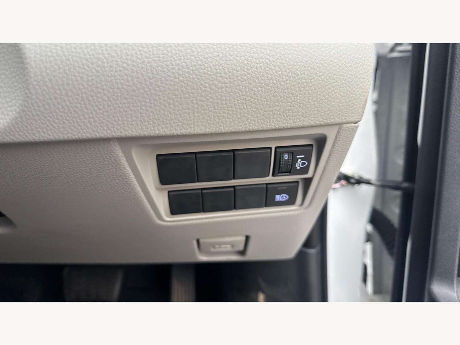 Used Toyota Yaris 2023 for sale - 77468480: Photo 28