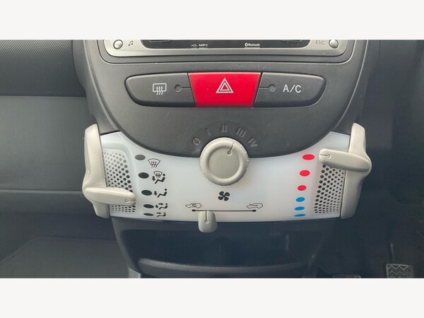 Used Toyota AYGO 2013 for sale - 75990993: Photo 24