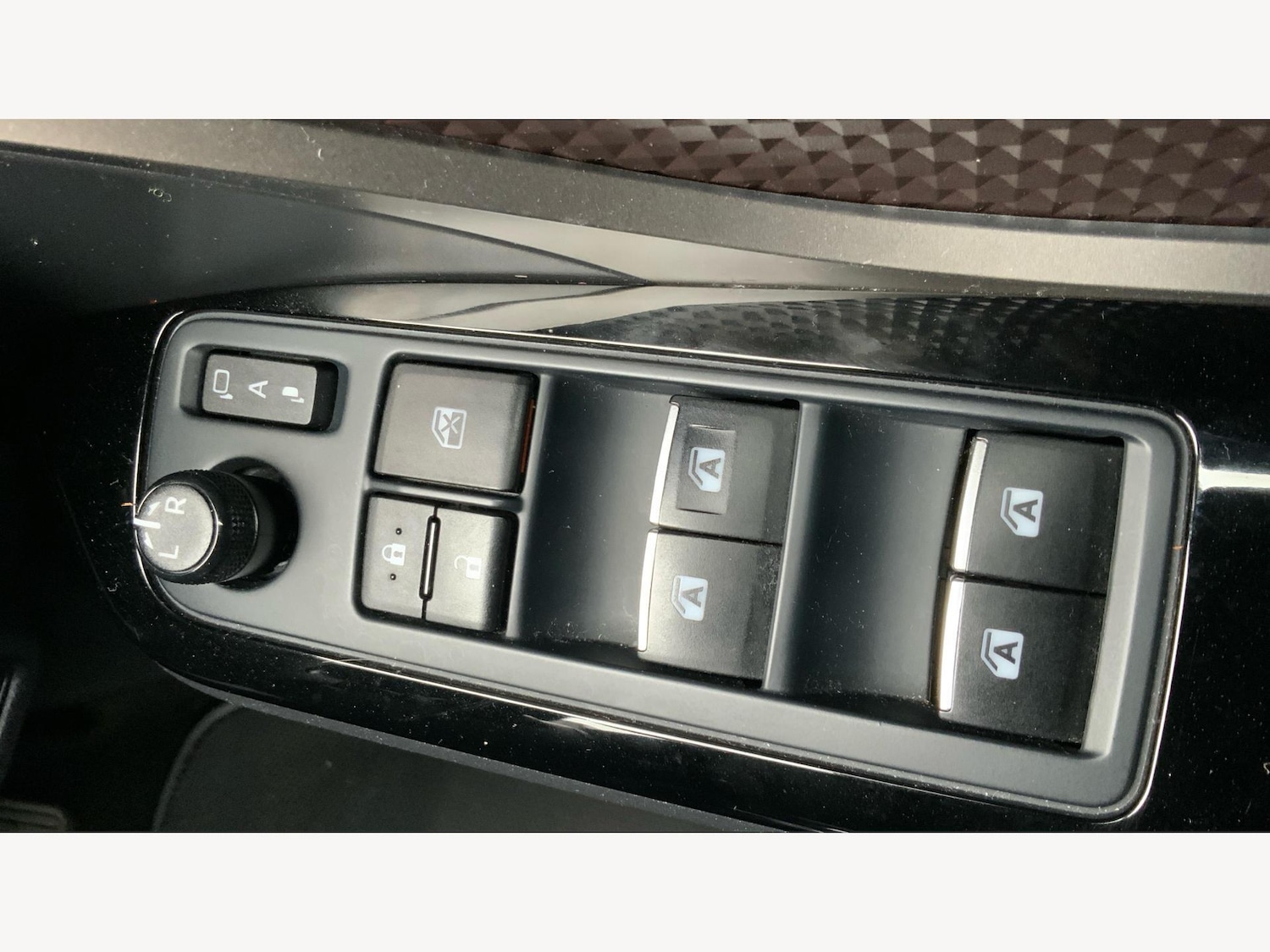 Used Toyota C-HR 2019 for sale - 76389200: Photo 30