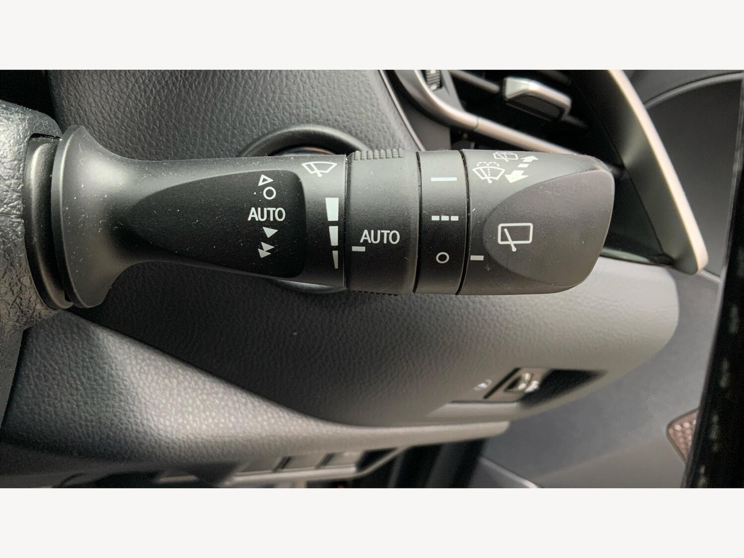 Used Toyota C-HR 2019 for sale - 76389200: Photo 34