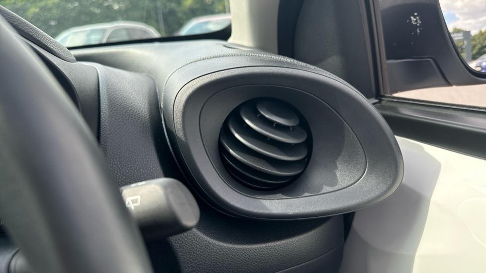 Used Toyota Aygo X 2023 for sale - 76423544: Photo 21