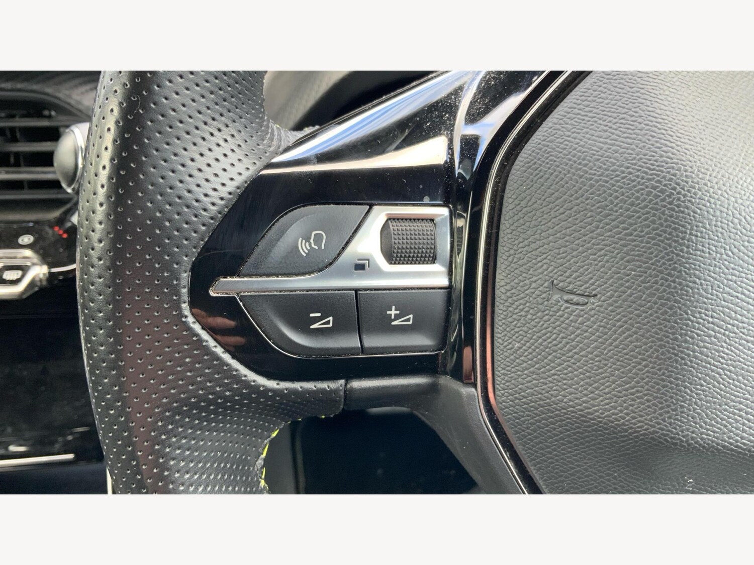 Used Peugeot E-2008 2021 for sale - 76042614: Photo 27