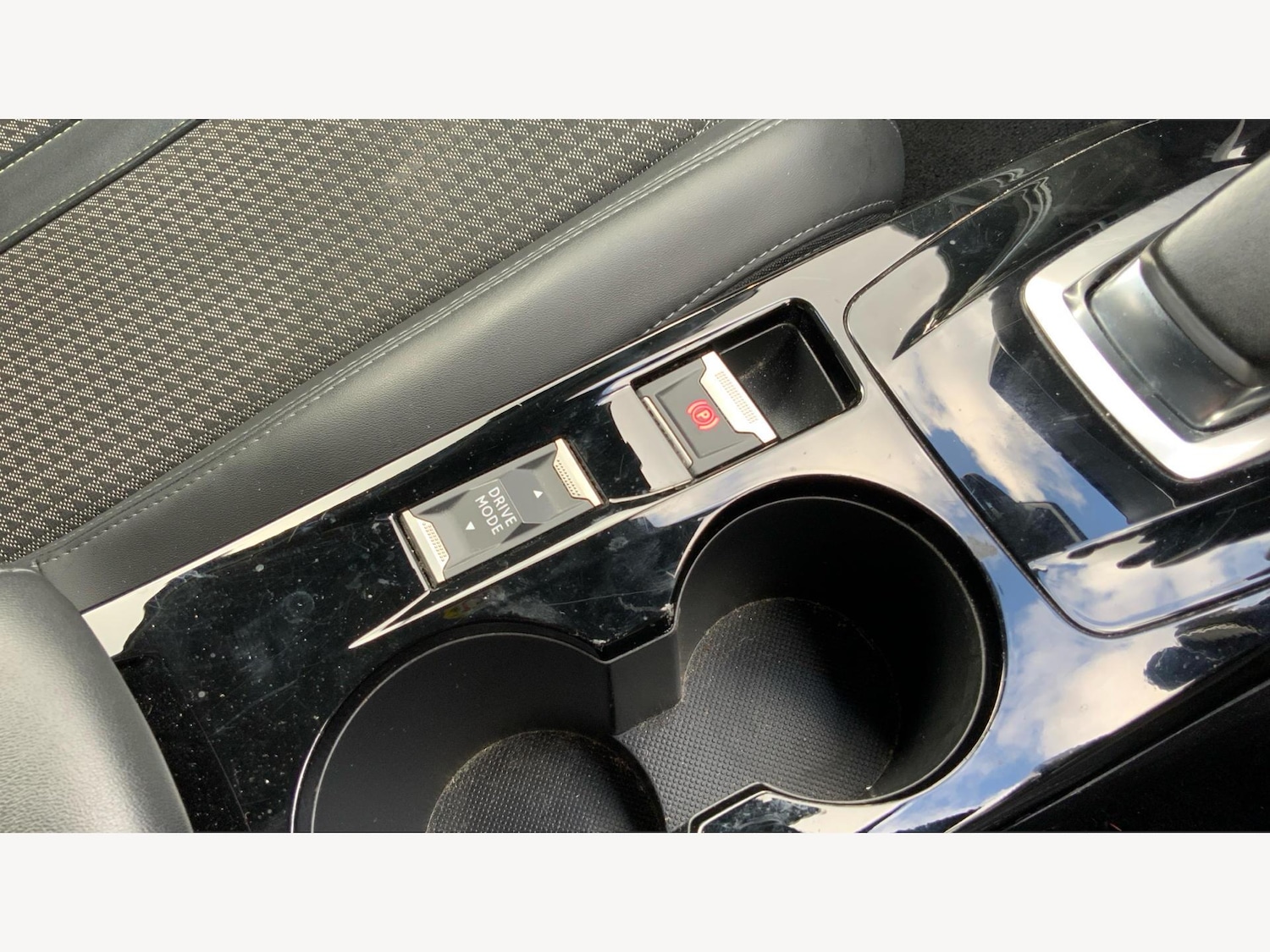 Used Peugeot E-2008 2021 for sale - 76042614: Photo 32