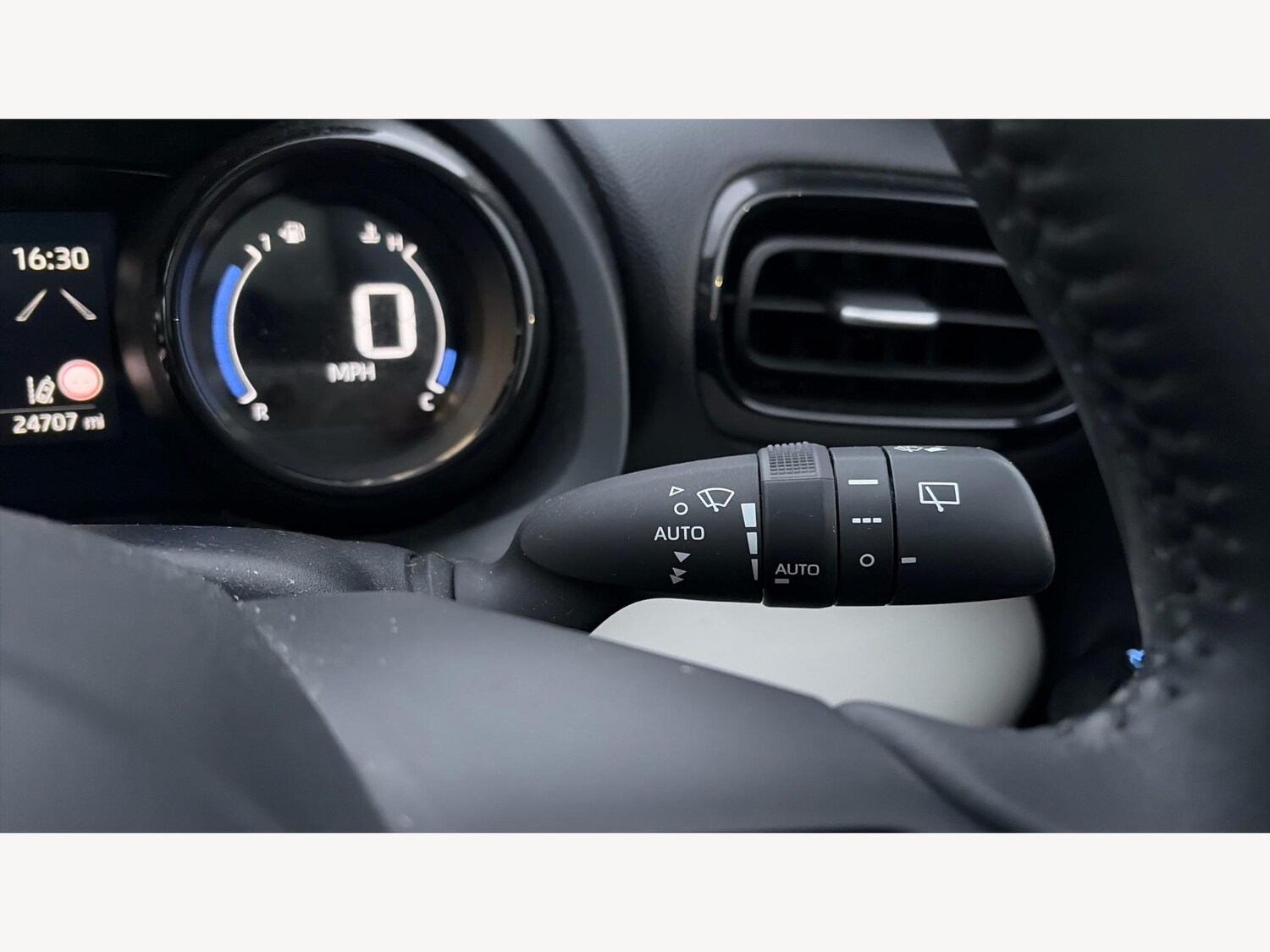 Used Toyota Yaris 2023 for sale - 76472766: Photo 24