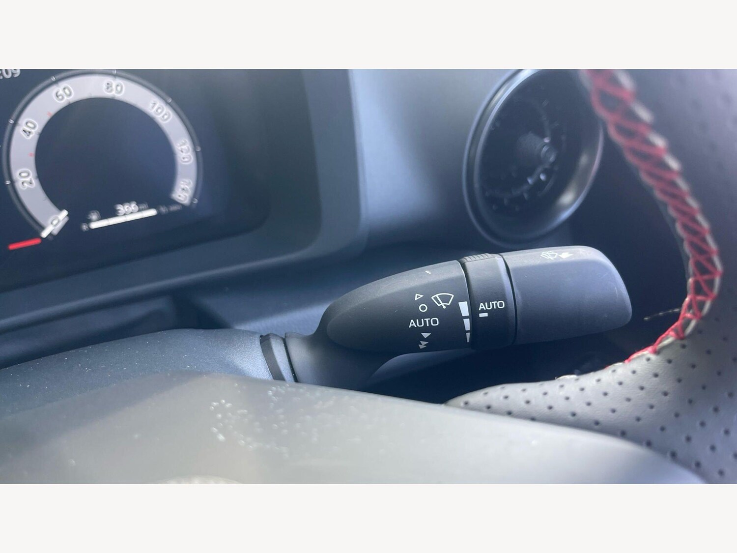 Used Toyota C-HR 2024 for sale - 78006355: Photo 30