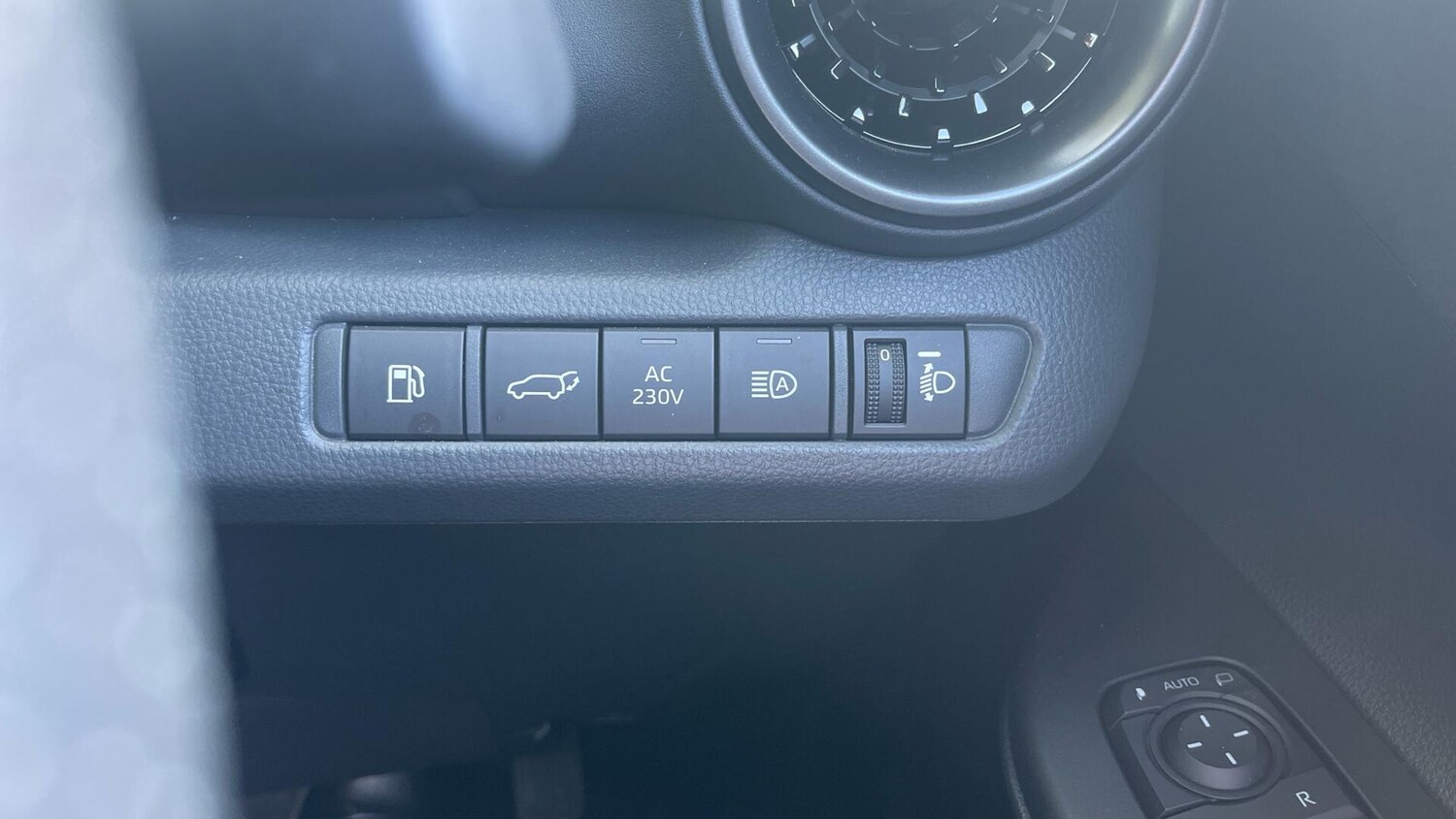 Used Toyota C-HR 2024 for sale - 78006355: Photo 34