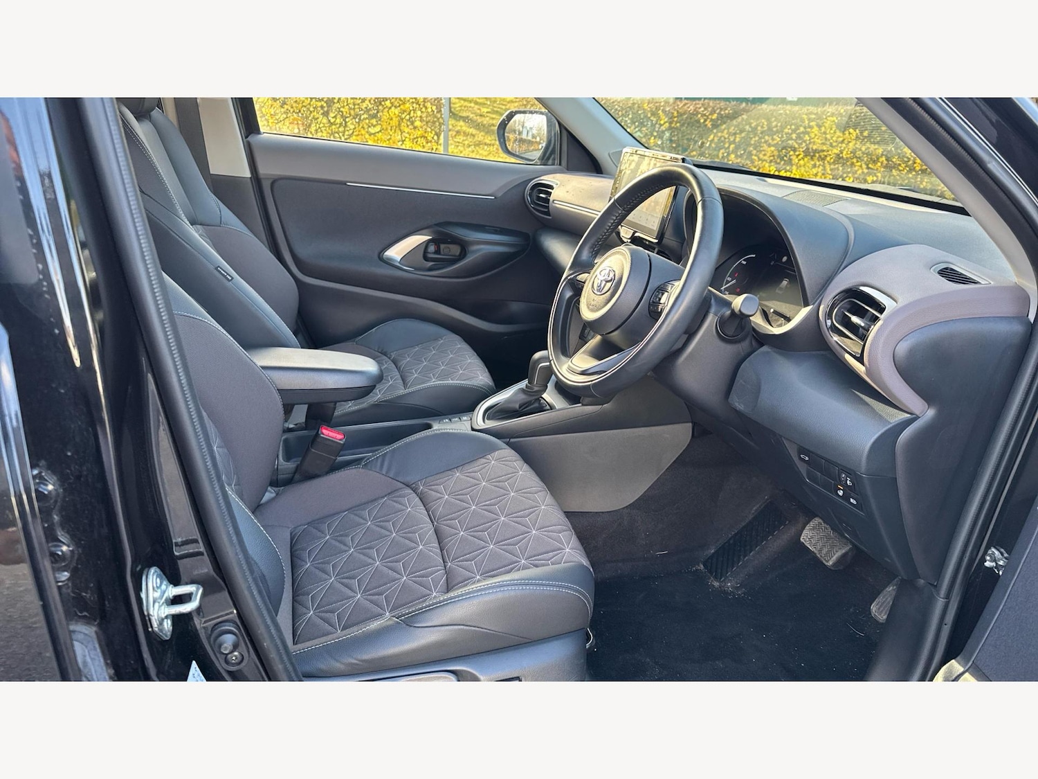 Used Toyota Yaris Cross 2023 for sale - 76865933: Photo 13