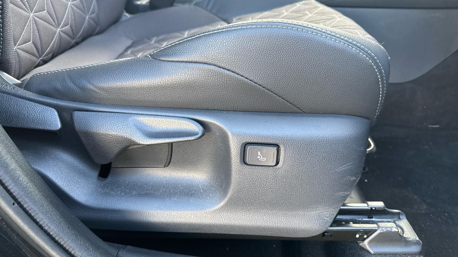 Used Toyota Yaris Cross 2023 for sale - 76865933: Photo 34