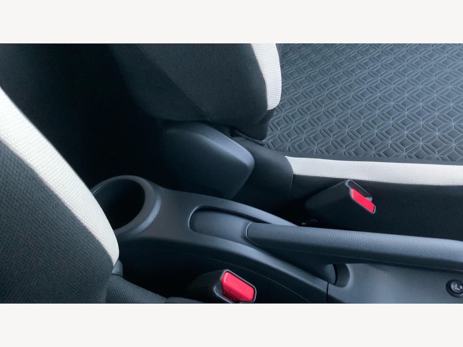 Used Toyota Aygo X 2024 for sale - 76398189: Photo 36