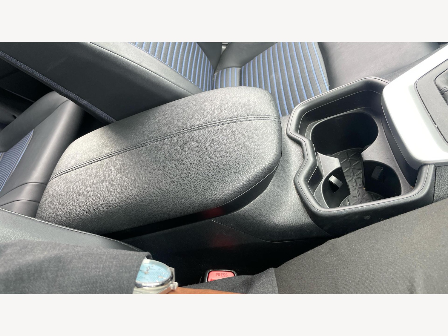 Used Toyota RAV4 2019 for sale - 76688929: Photo 12