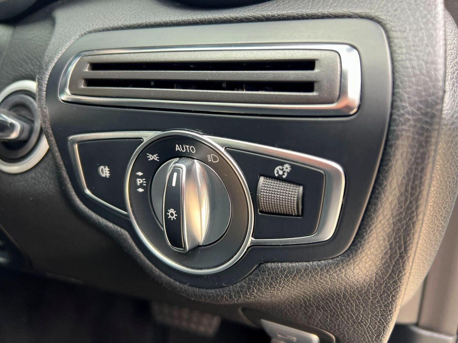 Used Mercedes-Benz C Class 2018 for sale - 76541563: Photo 20