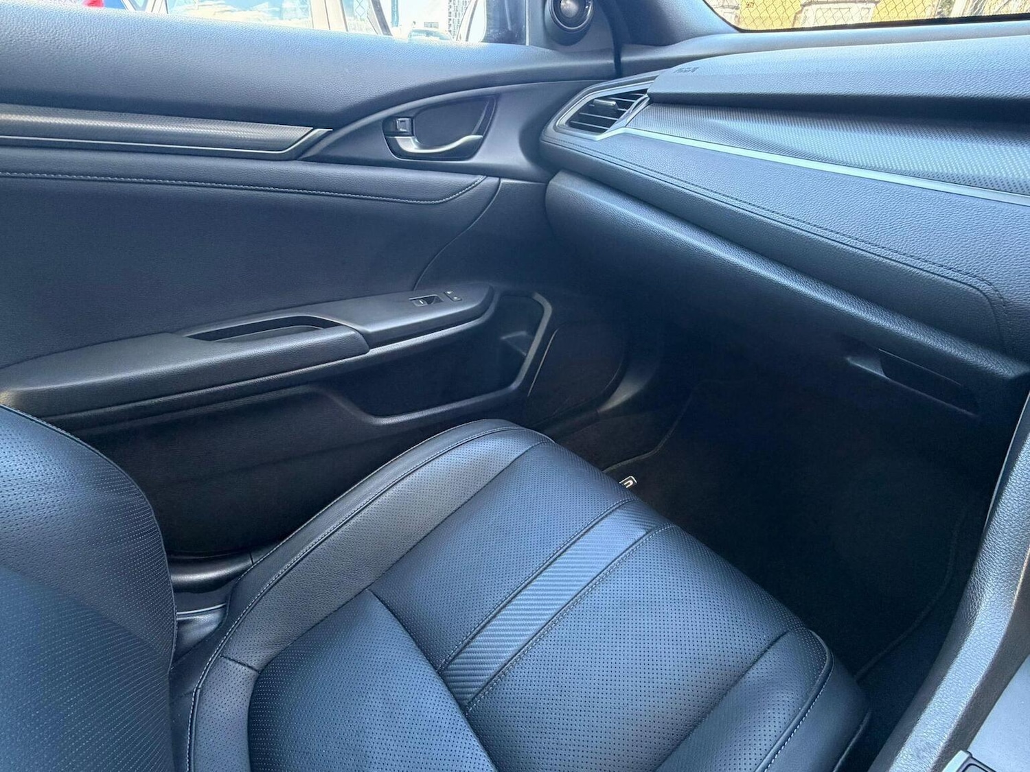 Used Honda Civic 2017 for sale - 76541567: Photo 26