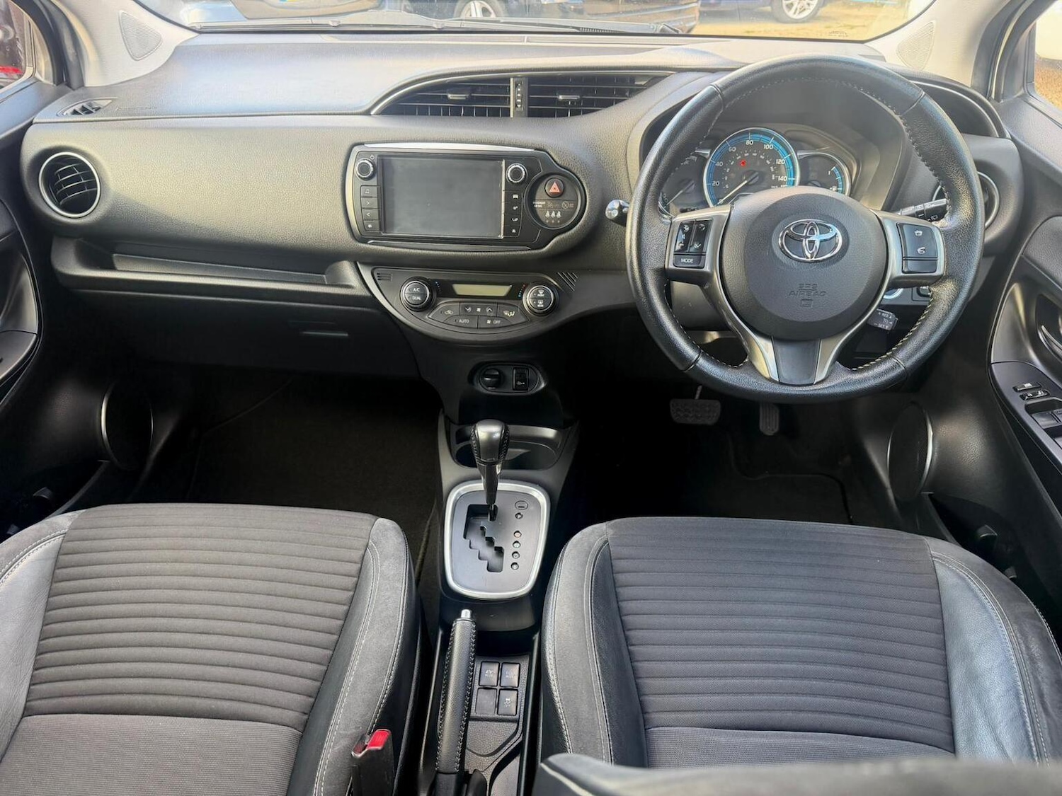 Used Toyota Yaris 2015 for sale - 76656063: Photo 3