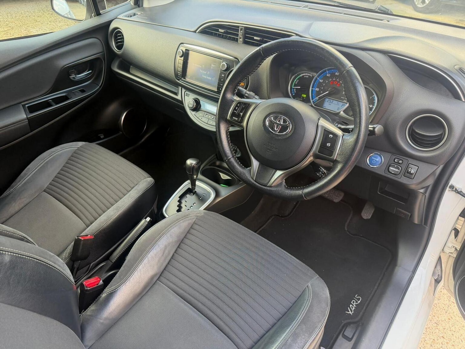 Used Toyota Yaris 2015 for sale - 76656063: Photo 8