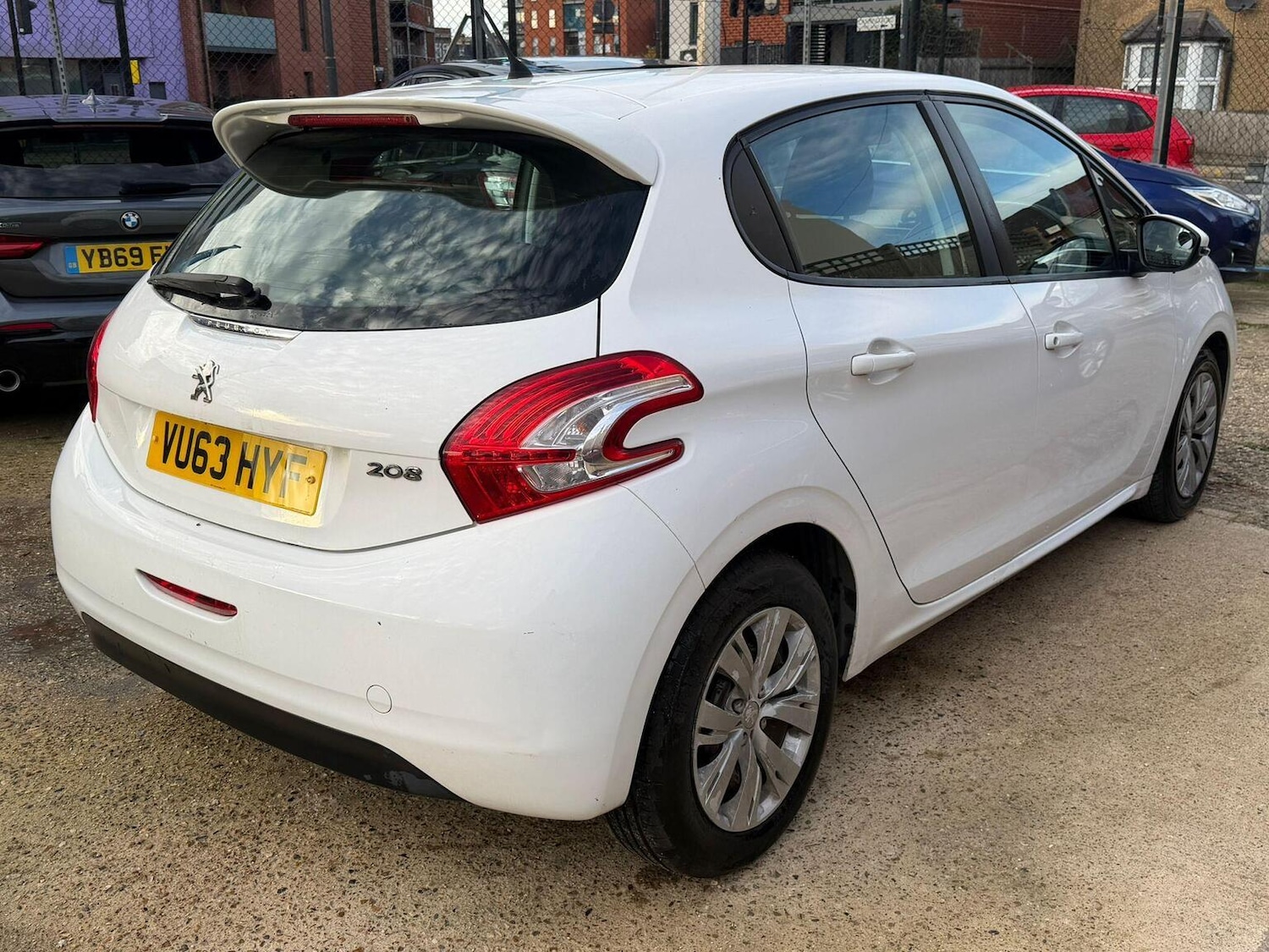 Used Peugeot 208 2013 for sale - 76571105: Photo 2