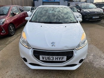 Used Peugeot 208 2013 for sale - 76571105: Photo