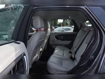 Used Land Rover Discovery Sport 2016 for sale - 79362475: Photo