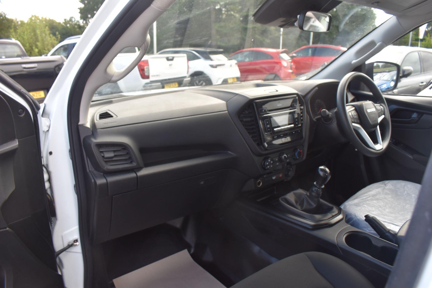 Used Isuzu D-Max 2023 for sale - 76993713: Photo 13