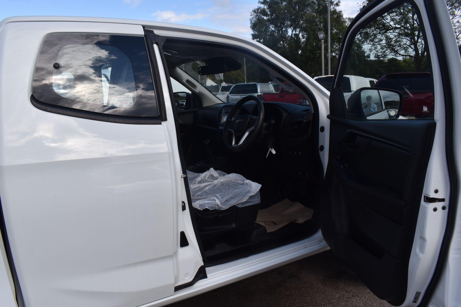 Used Isuzu D-Max 2023 for sale - 76993713: Photo 4