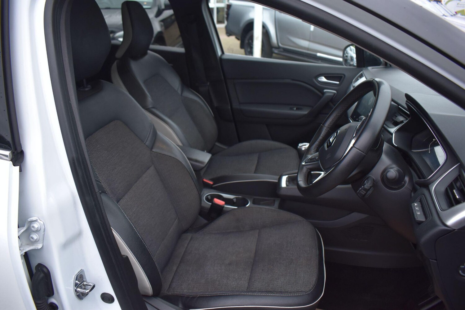 Used Renault Captur 2023 for sale - 77658279: Photo 8