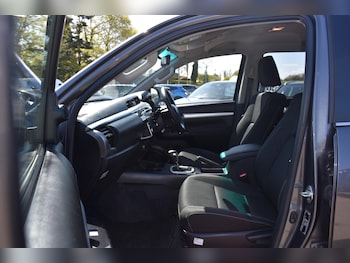 Used Toyota Hilux 2024 for sale - 78335204: Photo