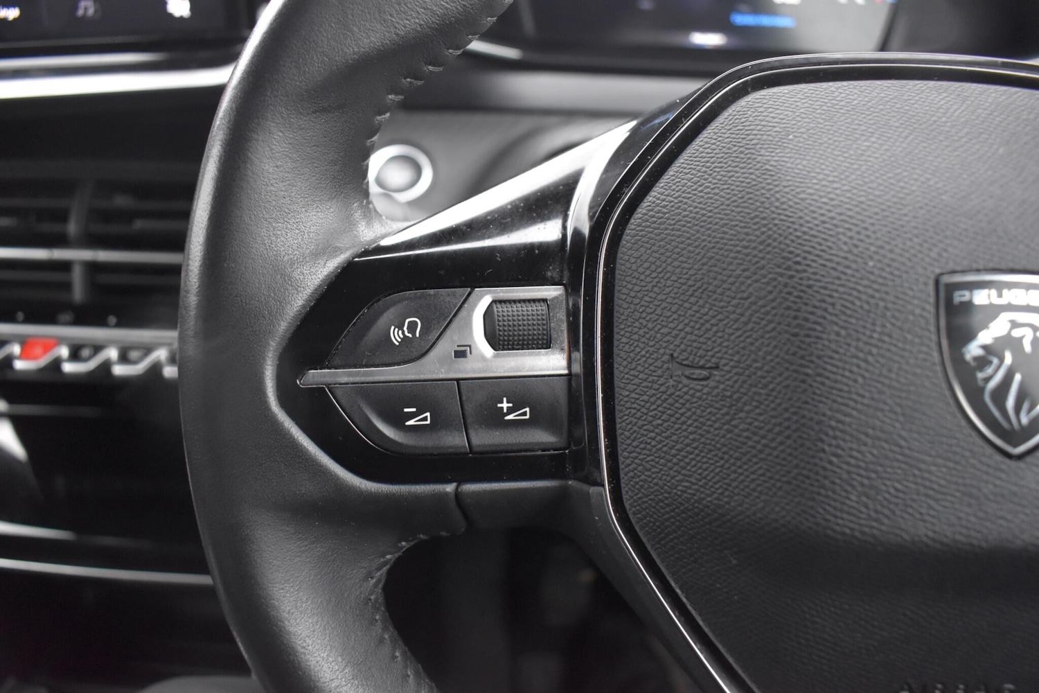 Used Peugeot 2008 2023 for sale - 77291620: Photo 11