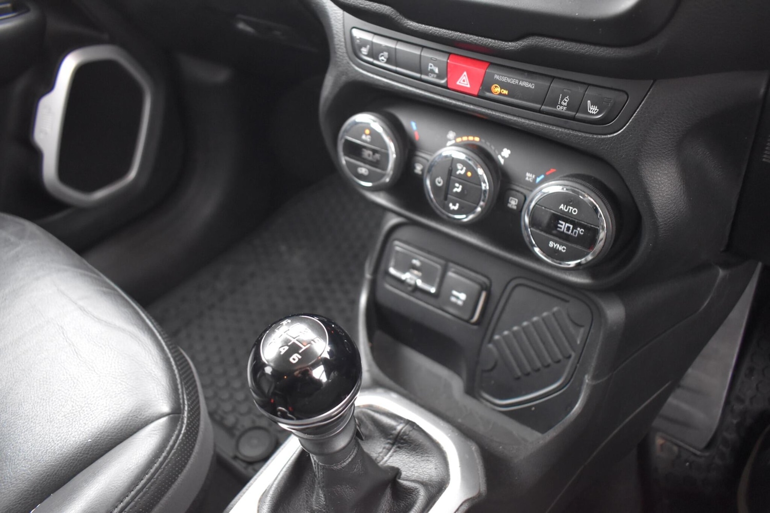 Used Jeep Renegade 2015 for sale - 76658089: Photo 29