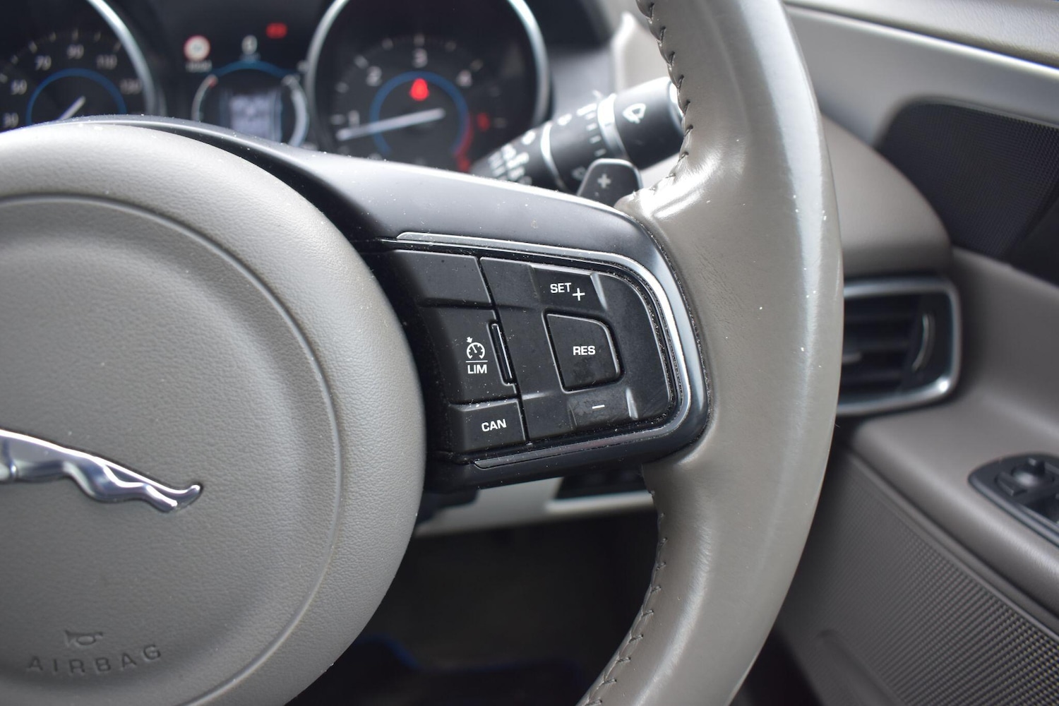 Used Jaguar XE for sale - 77524394: Photo 13