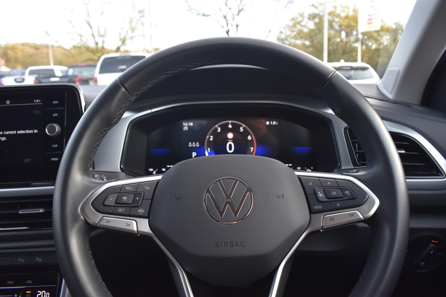 Used Volkswagen T-Roc 2024 for sale - 76658619: Photo 22