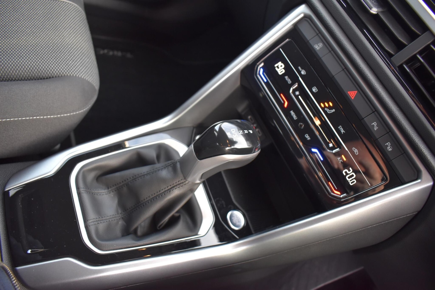 Used Volkswagen T-Roc 2024 for sale - 76658619: Photo 28