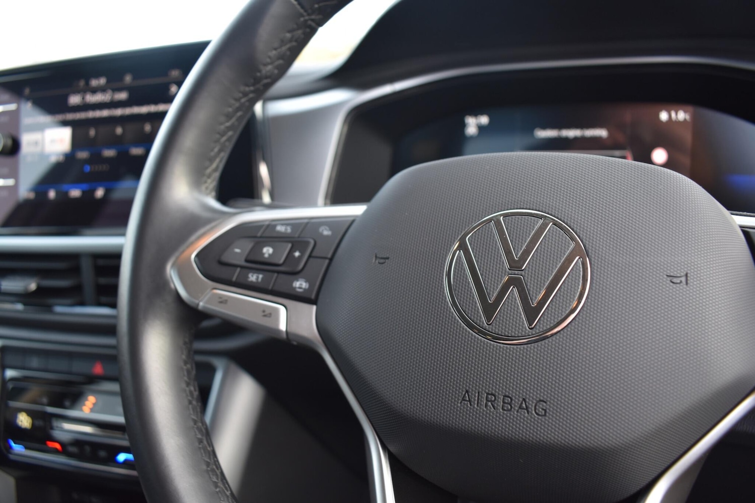 Used Volkswagen T-Roc 2024 for sale - 76658619: Photo 29