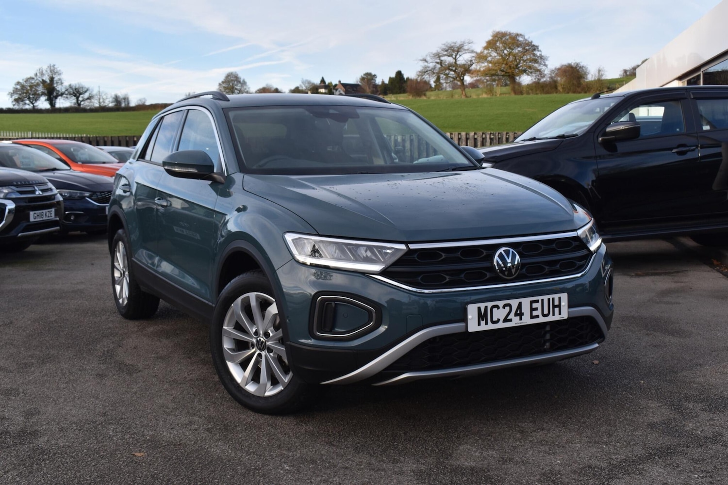 Used Volkswagen T-Roc 2024 for sale - 76658619: Photo 3